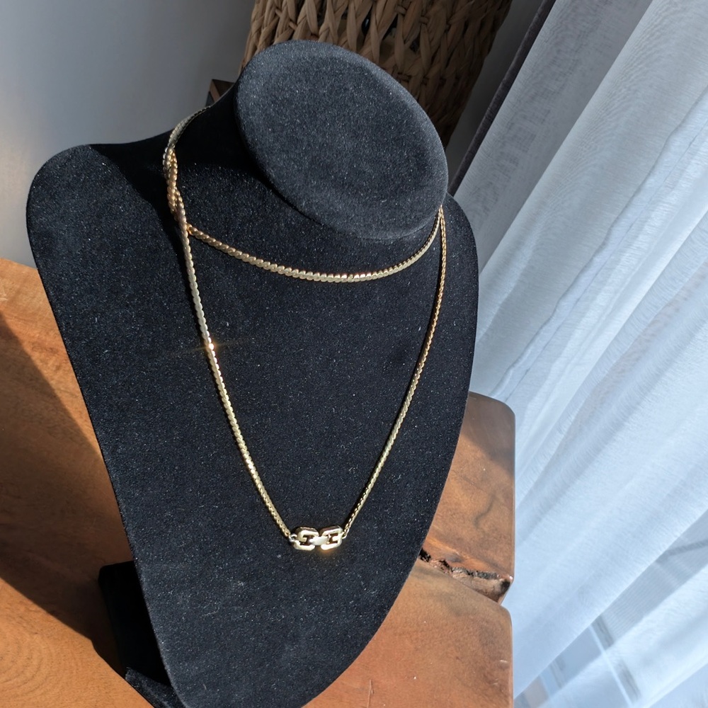 Authentic Givenchy Vintage Herring Bone Long 18k Gold plated Necklace - Picture 3 of 5